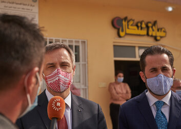 V Sinjaru zničeném Islámským státem Charita postavila 2 kliniky. Nyní je předala místním